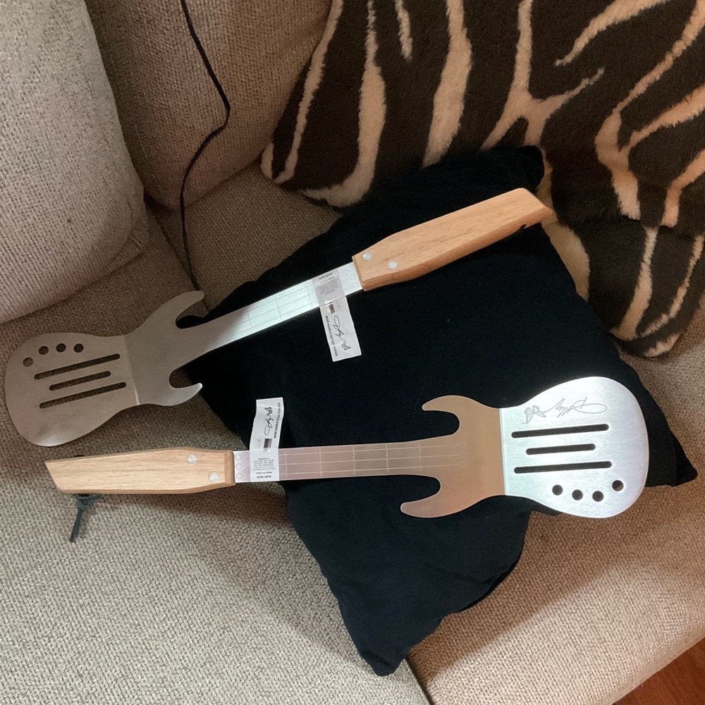 Dolly Parton Grill Spatula - Picture 9 of 16